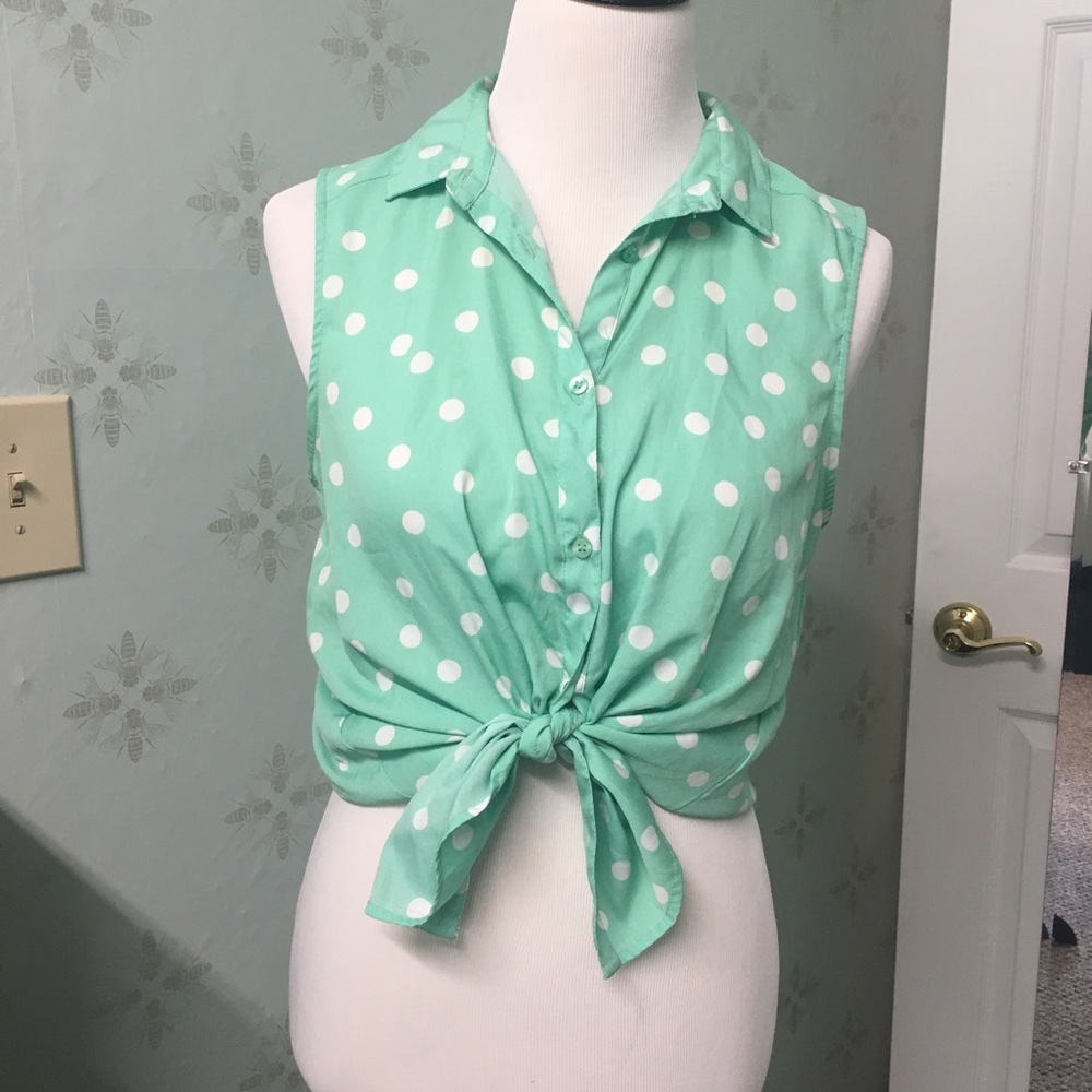 3/$20 Jennifer and Grace Green and White size M